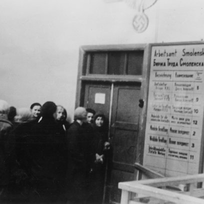 Deutsches Arbeitsamt Smolensk, Smolensk (Sowjetunion), November 1942, Süddeutsche Zeitung Photo / DIZ Dokumentations- und InformationsZentrum München GmbH Deutsches Arbeitsamt Smolensk, Smolensk (Sowjetunion), November 1942, Süddeutsche Zeitung Photo / DIZ Dokumentations- und InformationsZentrum München GmbH