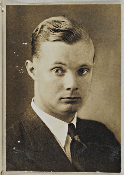 Portätfoto von Max Frauendorfer aus seiner SS-Akte, um 1935, Bundesarchiv, Signatur R 3001-56217 Portätfoto von Max Frauendorfer aus seiner SS-Akte, um 1935, Bundesarchiv, Signatur R 3001-56217