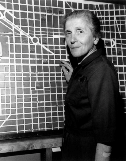 Elisabeth Freund im „Touch-and-learn-Center”, undatiert, Center for Jewish History Elisabeth Freund im „Touch-and-learn-Center”, undatiert, Center for Jewish History