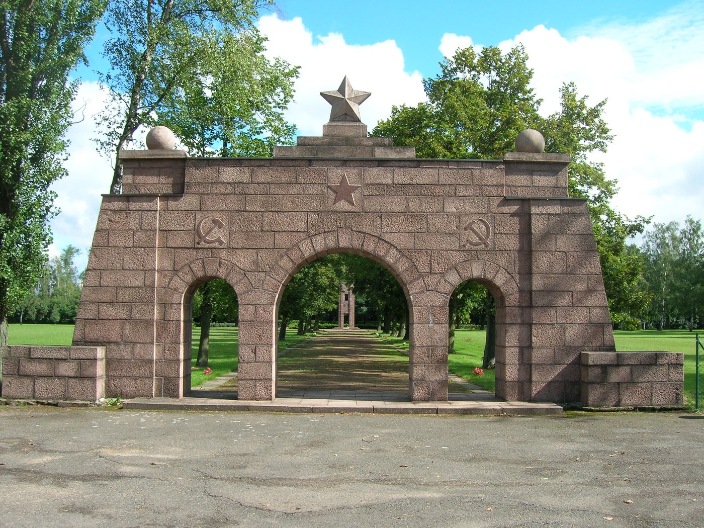 Gedenkst&auml;tte Ehrenhain Zeithain heute - Eingangstor