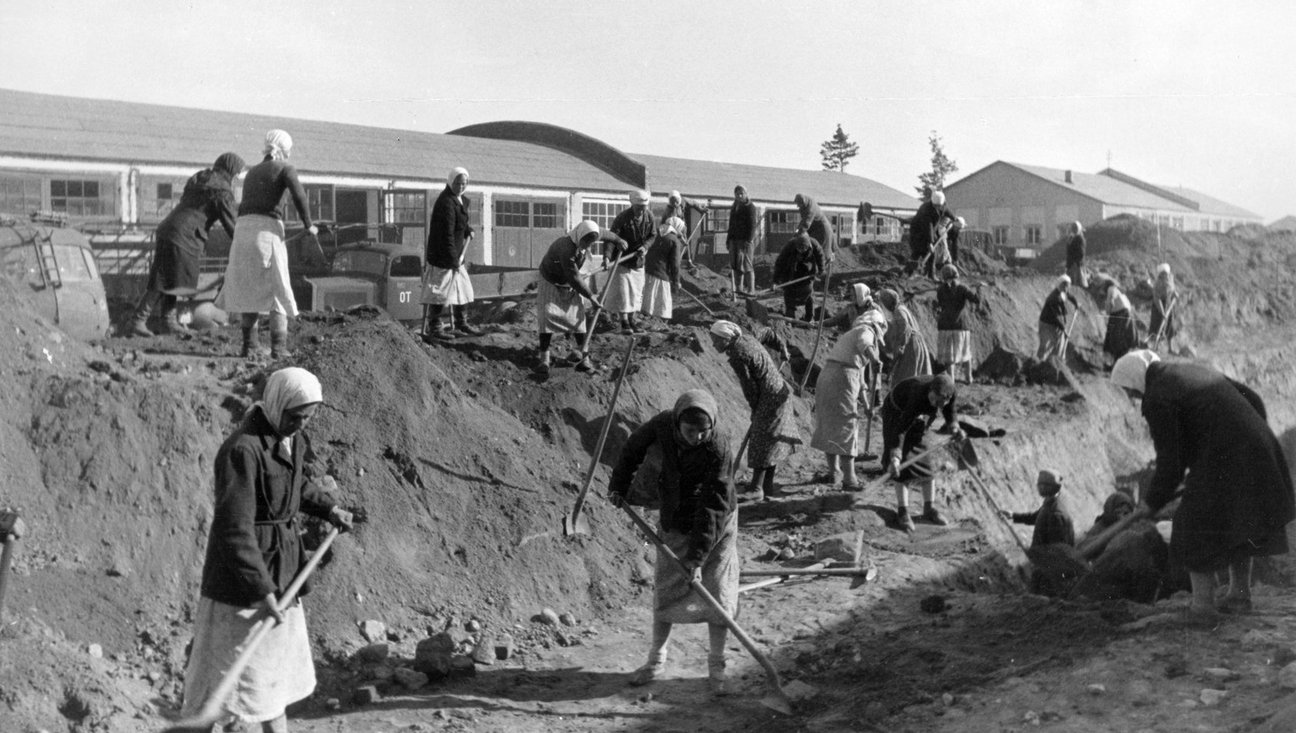 Zwangsarbeit für Daimler in Minsk, September 1942, Mercedes-Benz Classic Zwangsarbeit für Daimler in Minsk, September 1942, Mercedes-Benz Classic