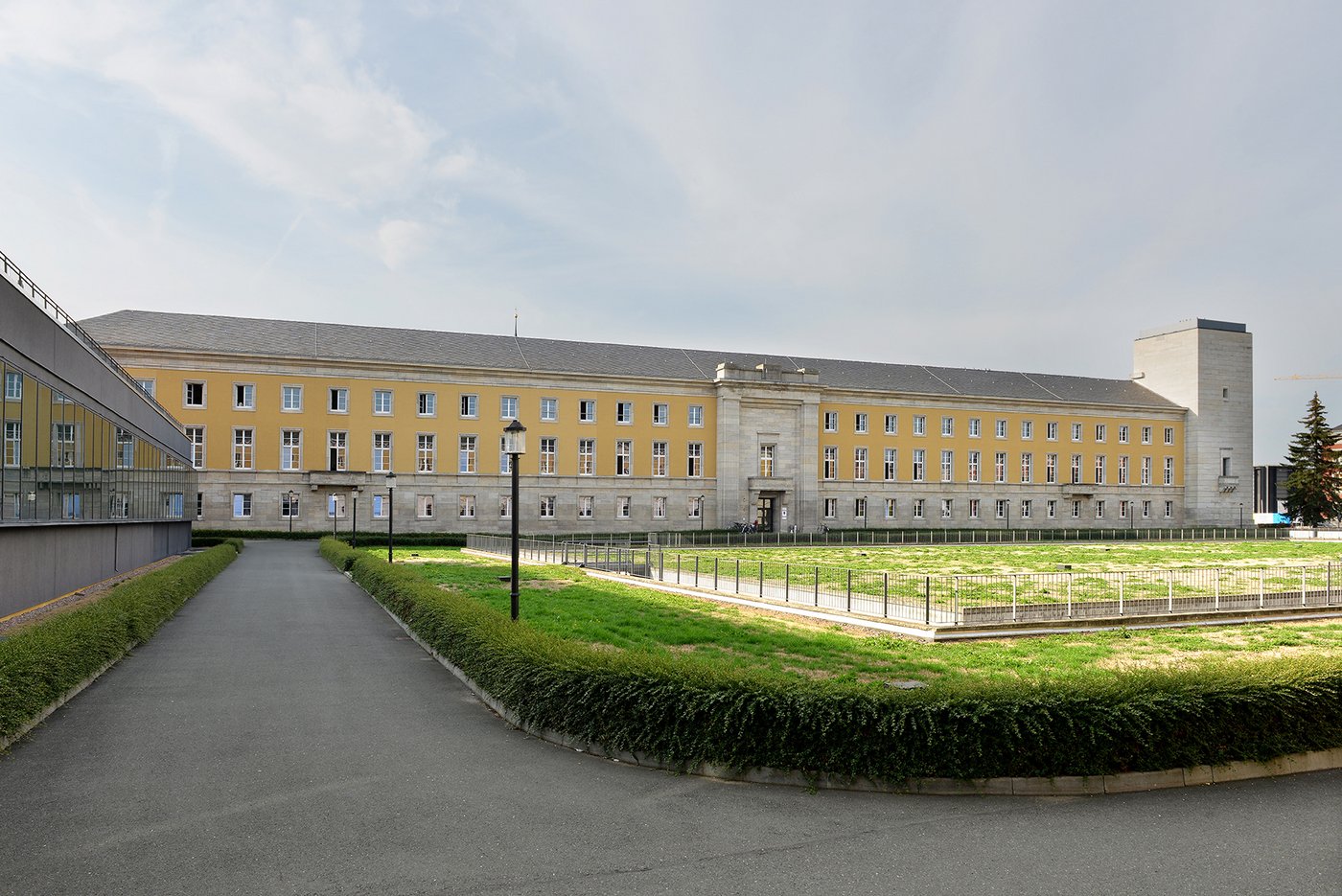The southern building of the former Nazi Gauforum in Weimar. The Museum of Forced Labor under National Era is located in the middle section behind the risalites. &copy; Museum of Forced Labor under National Socialism, Photo: Claus Bach