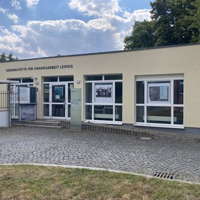 Vorstellung GfZL Bild Aussenansicht Gedenkstätte GfZL 2022 Vorstellung GfZL Bild Aussenansicht Gedenkstätte GfZL 2022