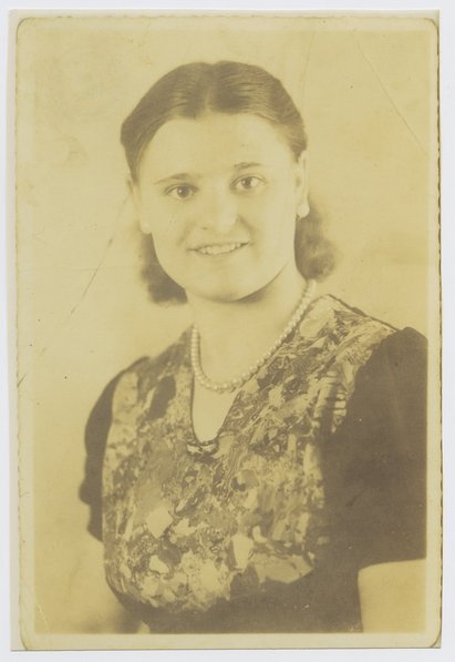 Die ukrainische Zwangsarbeiterin Marija Klimenko, Köln 1943. Fotograf: unbekannt. Bildnachweis: NS-Dokumentationszentrum der Stadt Köln (Bp4368). Die ukrainische Zwangsarbeiterin Marija Klimenko, Köln 1943. Fotograf: unbekannt. Bildnachweis: NS-Dokumentationszentrum der Stadt Köln (Bp4368).