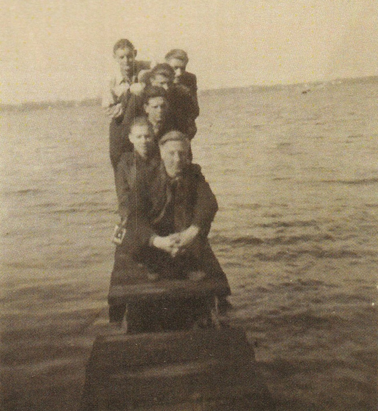 Der belgische Zwangsarbeiter Albert Langerak mit Freunden am Müggelsee, Dokumentationszentrum NS-Zwangsarbeit Der belgische Zwangsarbeiter Albert Langerak mit Freunden am Müggelsee, Dokumentationszentrum NS-Zwangsarbeit