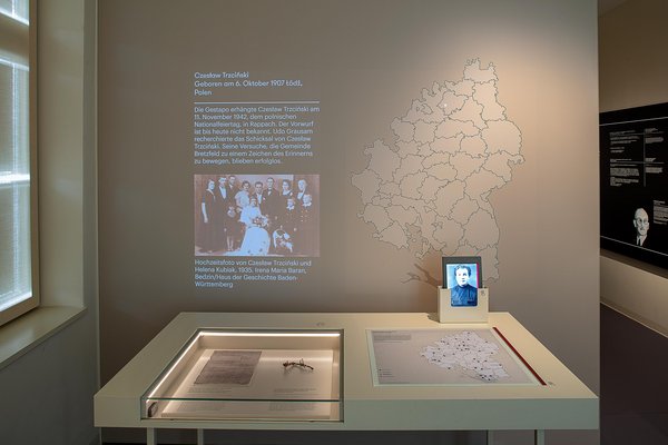 Ausstellungsraum zum Thema &bdquo;&Uuml;berwachung der Zwangsarbeiter:innen&ldquo;, Foto: Haus der Geschichte Baden-W&uuml;rttemberg / Daniel Stauch