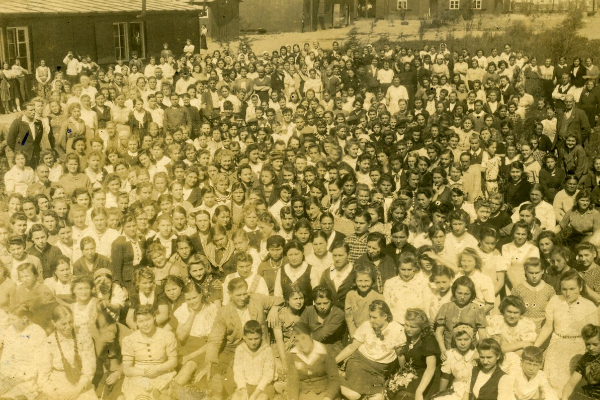 Zwangsarbeiter:innen in einem Ostarbeiterlager in Salzwedel, um 1943, (c) Memorial Moskau