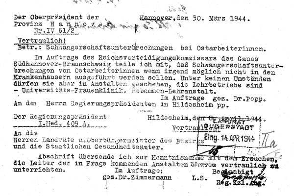 Anweisung zur Durchf&uuml;hrung von Schwangerschaftsunterbrechungen bei &raquo;Ostarbeiterinnen&laquo; im Regierungsbezirk Hildesheim. Landr&auml;te, Oberb&uuml;rgermeister und Gesundheits&auml;mter waren an dieser rassistisch und &ouml;konomisch motivierten Praxis beteiligt. Quelle: Kreisarchiv G&ouml;ttingen, LK DUD 102