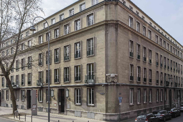 Aussenansicht des EL-DE-Haus Appellhofplatz23-25/Ecke Elisenstraße, 2016 (Foto: Joern Neumann) Aussenansicht des EL-DE-Haus Appellhofplatz23-25/Ecke Elisenstraße, 2016 (Foto: Joern Neumann)