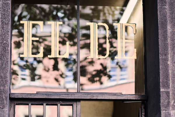 EL-DE-Haus - benannt nach den Initialen des Erbauers Leopold Dahmen. (Foto Nathan Ishar) EL-DE-Haus - benannt nach den Initialen des Erbauers Leopold Dahmen. (Foto Nathan Ishar)